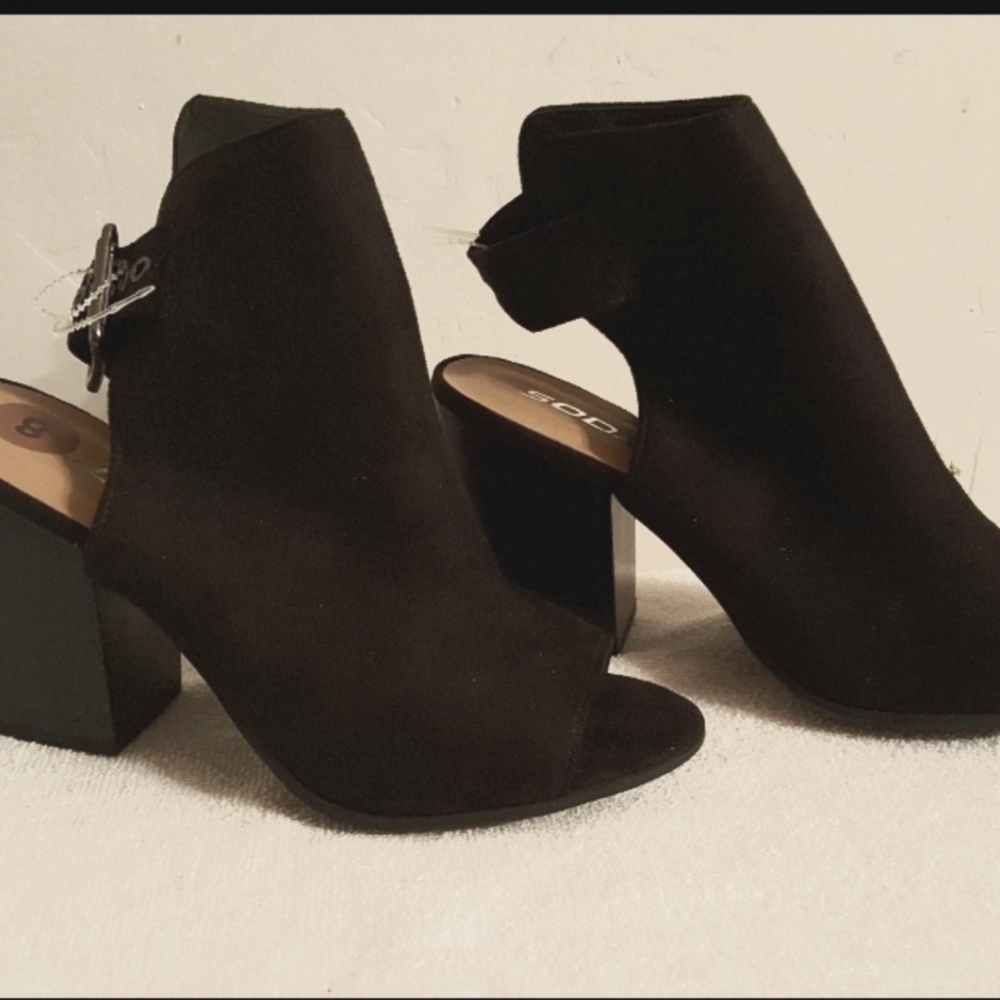 🖤BRAND NEW HEELS🖤